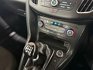 Used Ford Focus Titanium Candy Red - Interior and Exterior details 15
