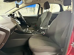 Used Ford Focus Titanium Candy Red - Interior and Exterior details 17