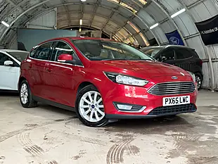 Used Ford Focus Titanium Candy Red - Interior and Exterior details 5