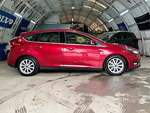 Used Ford Focus Titanium Candy Red - Interior and Exterior details 7