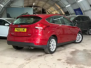 Used Ford Focus Titanium Candy Red - Interior and Exterior details 9