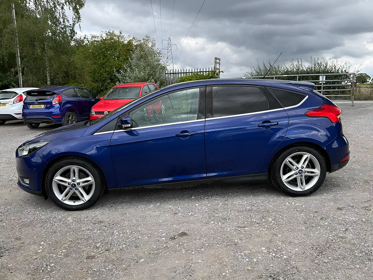 Used Ford Focus Titanium - Interior and Exterior details 11
