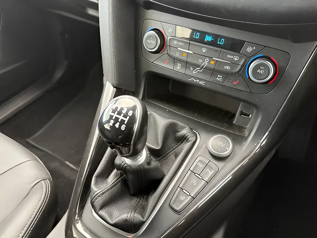 Used Ford Focus Titanium - Interior and Exterior details 14