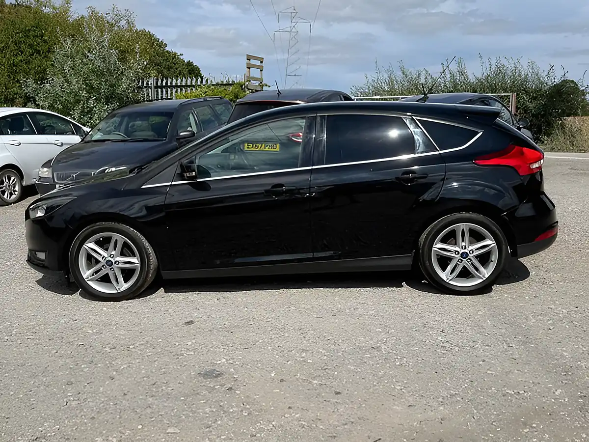 Used Ford Focus Zetec Panther Black - Interior and Exterior details 11