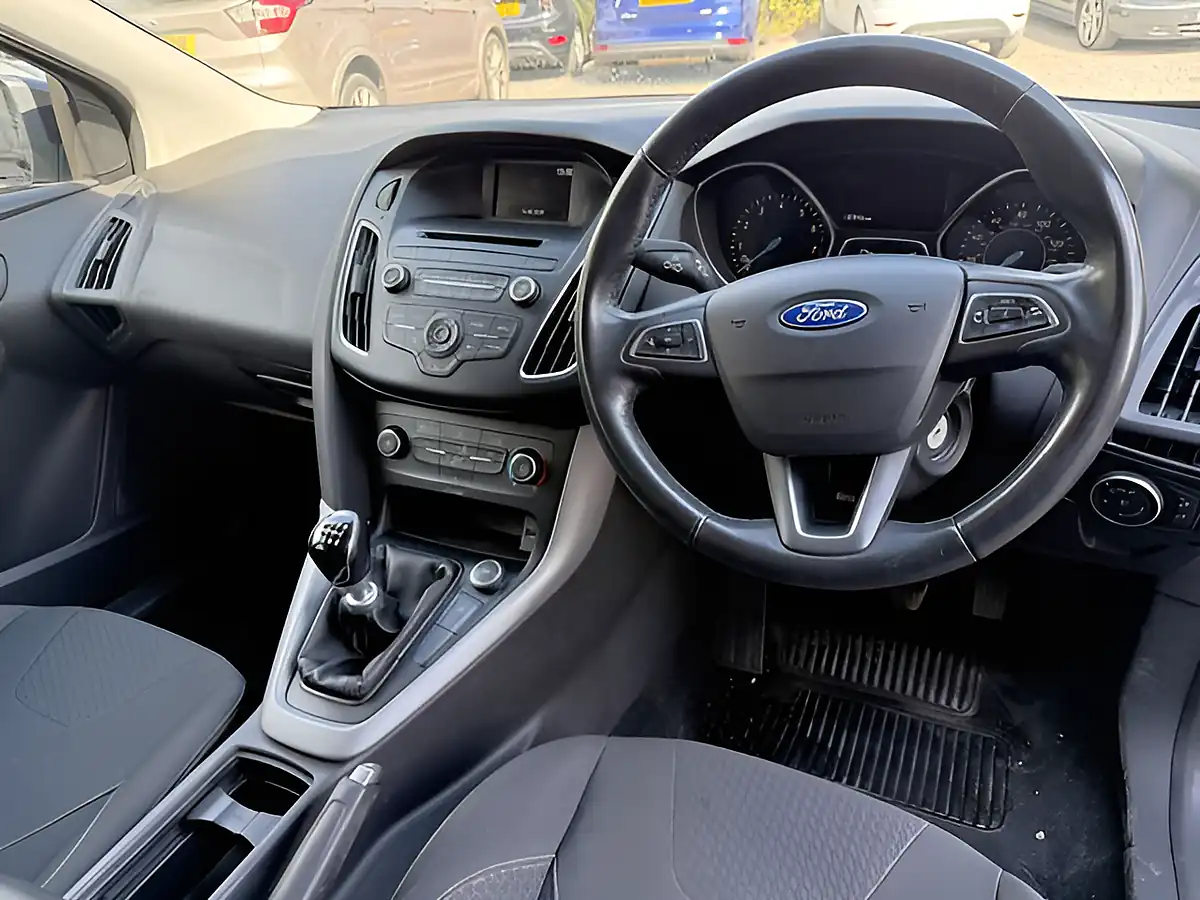 Used Ford Focus Zetec Panther Black - Interior and Exterior details 14