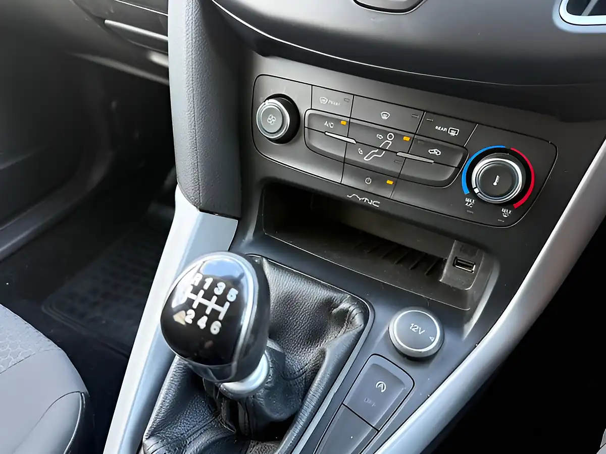 Used Ford Focus Zetec Panther Black - Interior and Exterior details 15