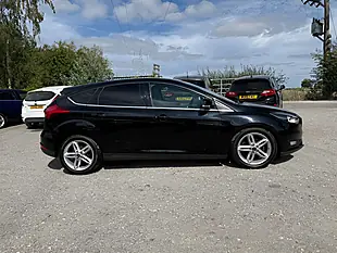 Used Ford Focus Zetec Panther Black - Interior and Exterior details 7