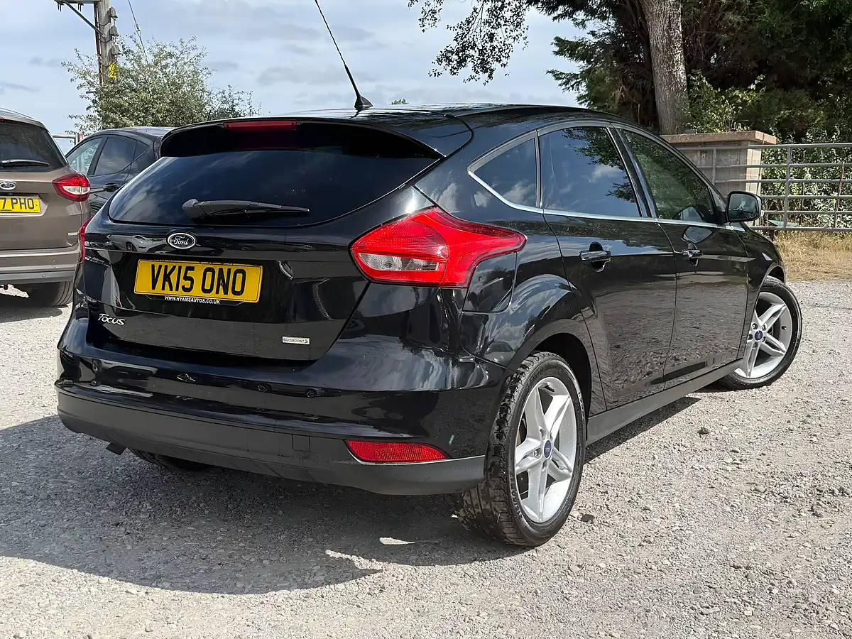 Used Ford Focus Zetec Panther Black - Interior and Exterior details 9