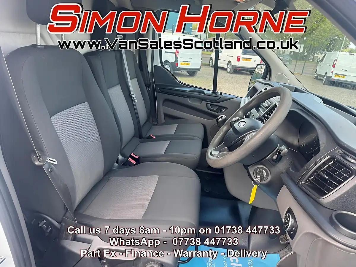 Used Ford Transit Custom 300 - Interior and Exterior details 10