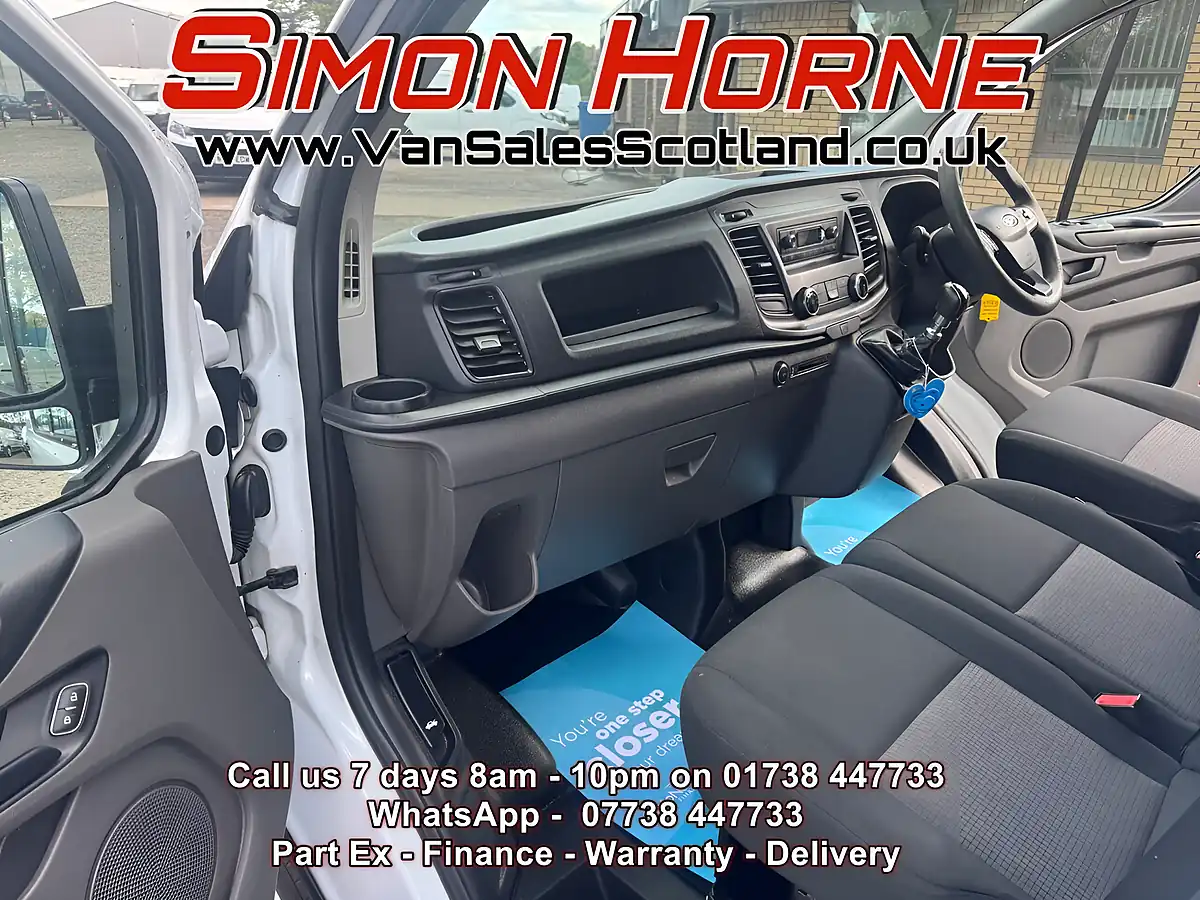 Used Ford Transit Custom 300 - Interior and Exterior details 11