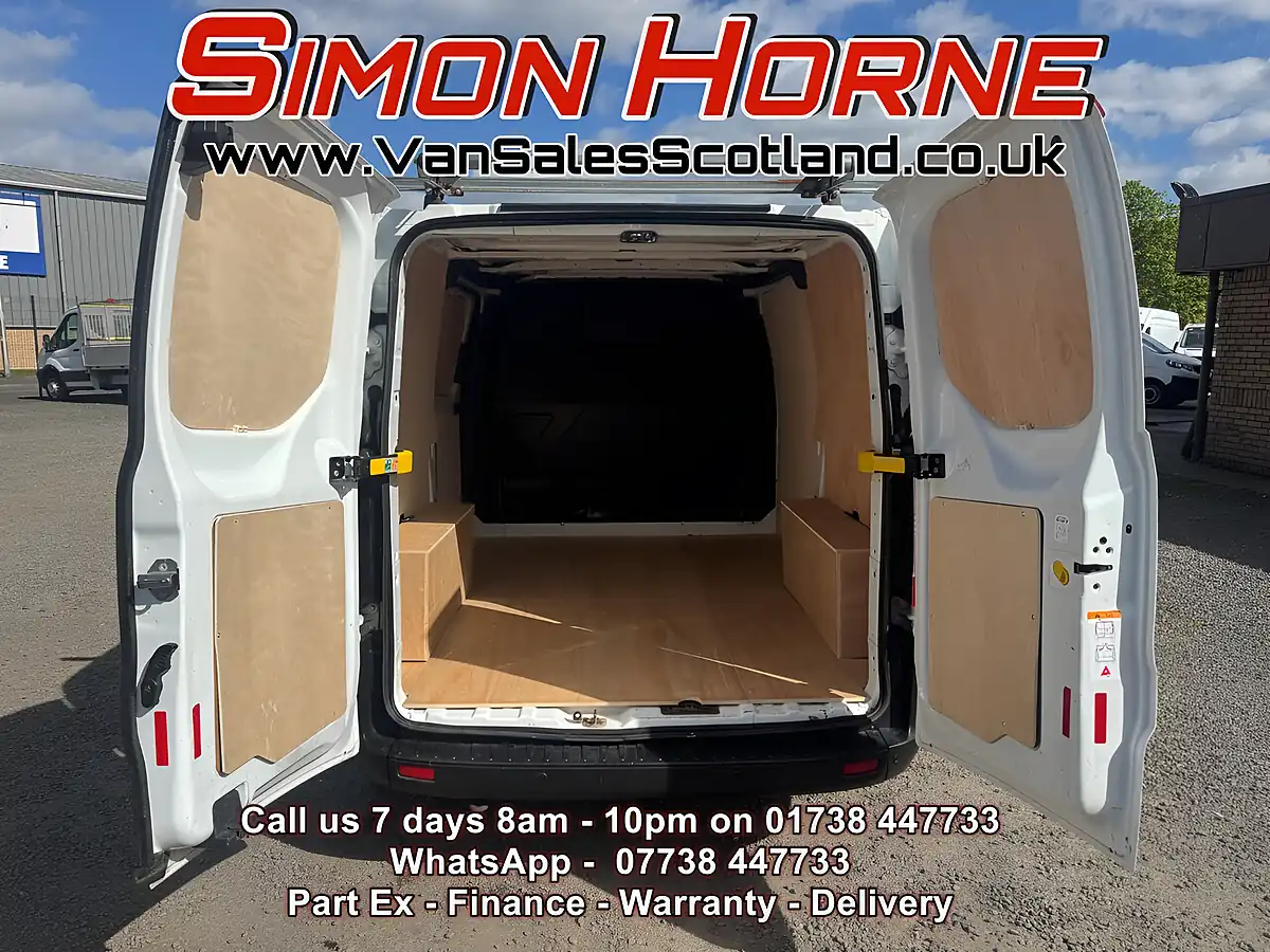 Used Ford Transit Custom 300 - Interior and Exterior details 14