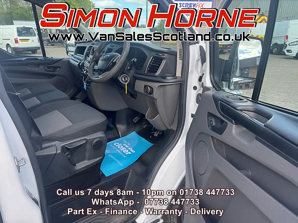 Used Ford Transit Custom 300 - Interior and Exterior details 9