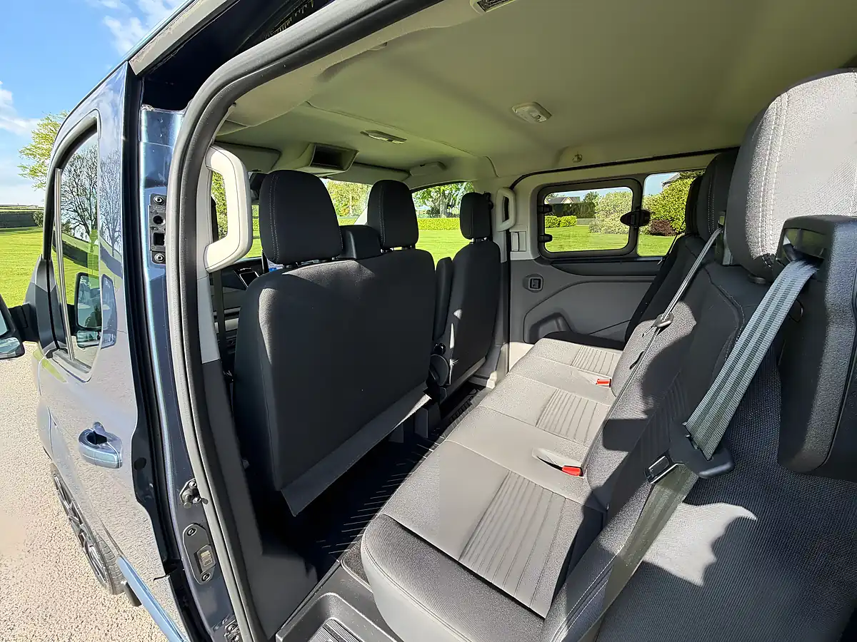 Used Ford Transit Custom Limited Crew Van Blue Metallic - Interior and Exterior details 13