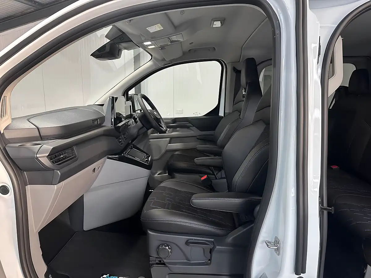 Used Ford Transit Custom Ms-Rt Crew Van White - Interior and Exterior details 12