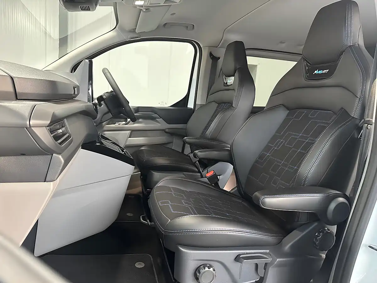 Used Ford Transit Custom Ms-Rt Crew Van White - Interior and Exterior details 13
