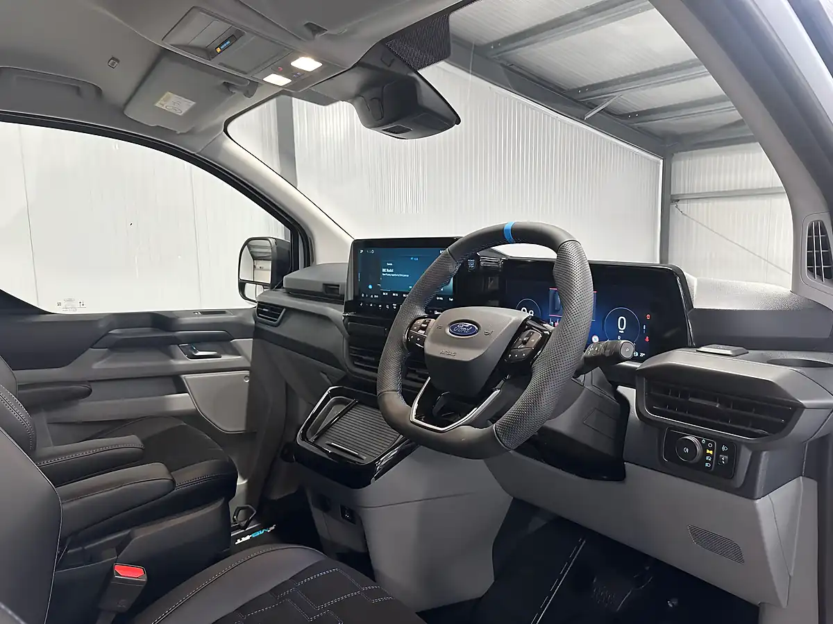 Used Ford Transit Custom Ms-Rt Crew Van White - Interior and Exterior details 9