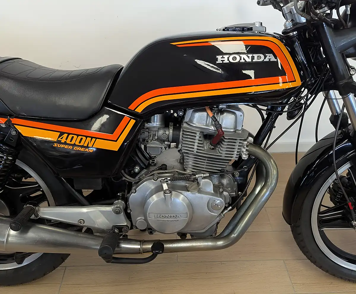 Used Honda CB400 Superdream - Interior and Exterior details 11