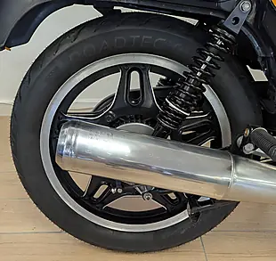 Used Honda CB400 Superdream - Interior and Exterior details 12