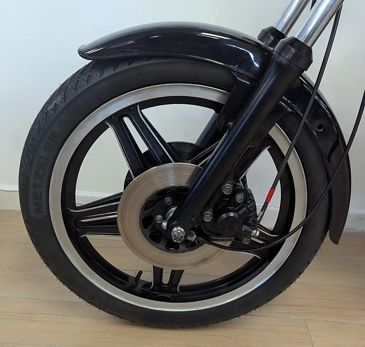 Used Honda CB400 Superdream - Interior and Exterior details 16