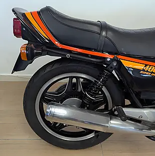 Used Honda CB400 Superdream - Interior and Exterior details 17