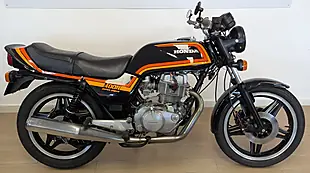 Used Honda CB400 Superdream - Interior and Exterior details 4
