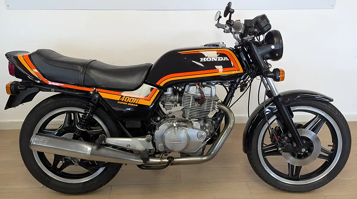 Used Honda CB400 Superdream - Interior and Exterior details 4