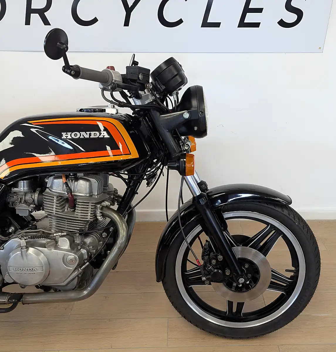 Used Honda CB400 Superdream - Interior and Exterior details 5