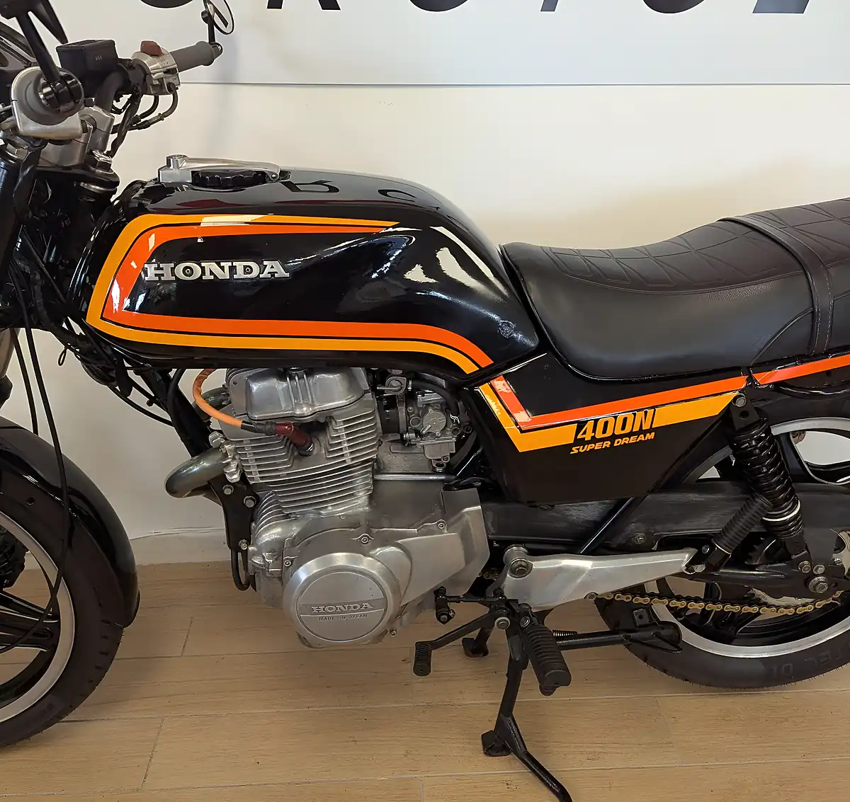 Used Honda CB400 Superdream - Interior and Exterior details 8