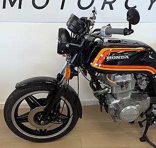 Used Honda CB400 Superdream - Interior and Exterior details 9
