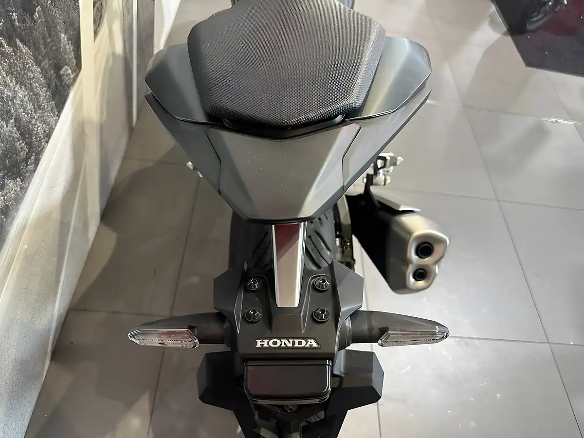 Used Honda CB500 Hornet Grey - Interior and Exterior details 15