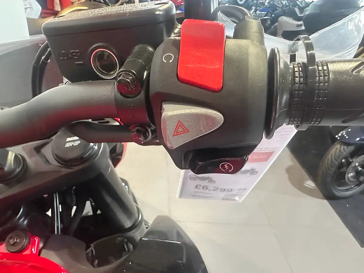 Used Honda CB500 Hornet Red - Interior and Exterior details 9