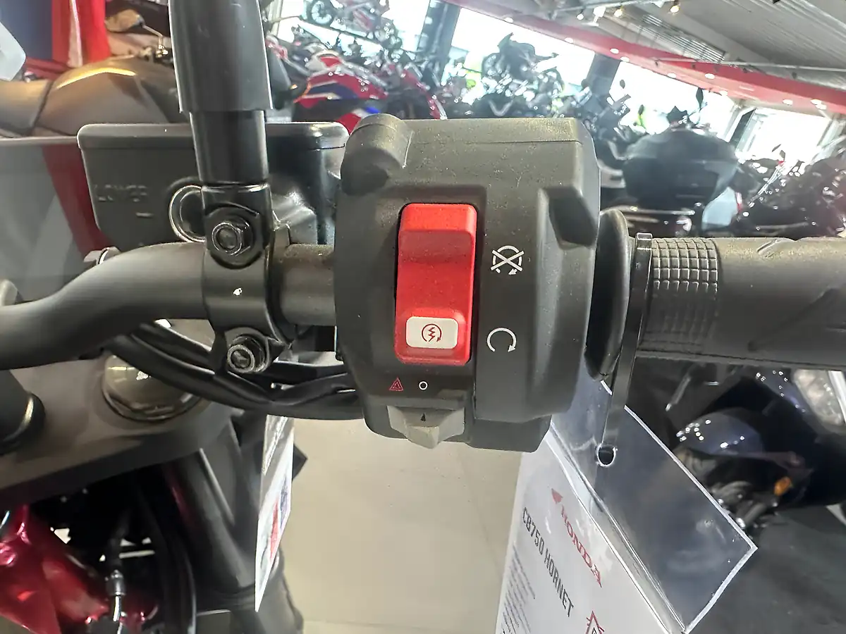 Used Honda CB750 Hornet White - Interior and Exterior details 11