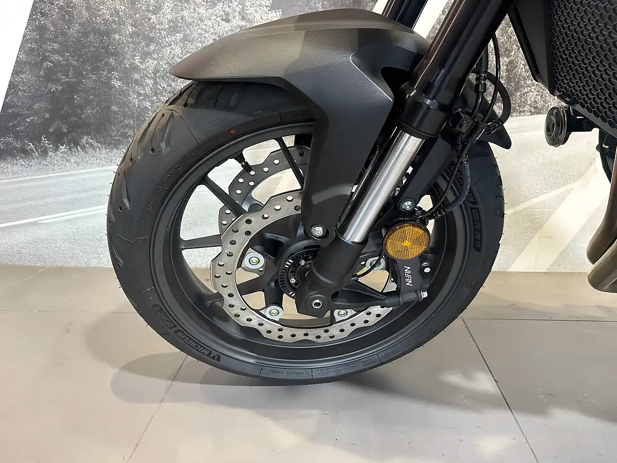 Used Honda CB750 Hornet White - Interior and Exterior details 15