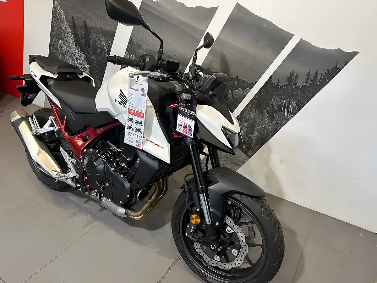 Used Honda CB750 Hornet White - Interior and Exterior details 3
