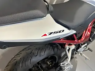 Used Honda CB750 Hornet White - Interior and Exterior details 5