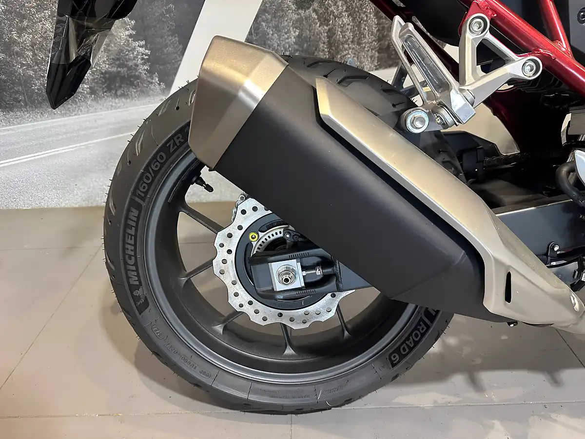 Used Honda CB750 Hornet White - Interior and Exterior details 6