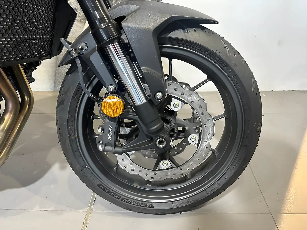 Used Honda CB750 Hornet White - Interior and Exterior details 8