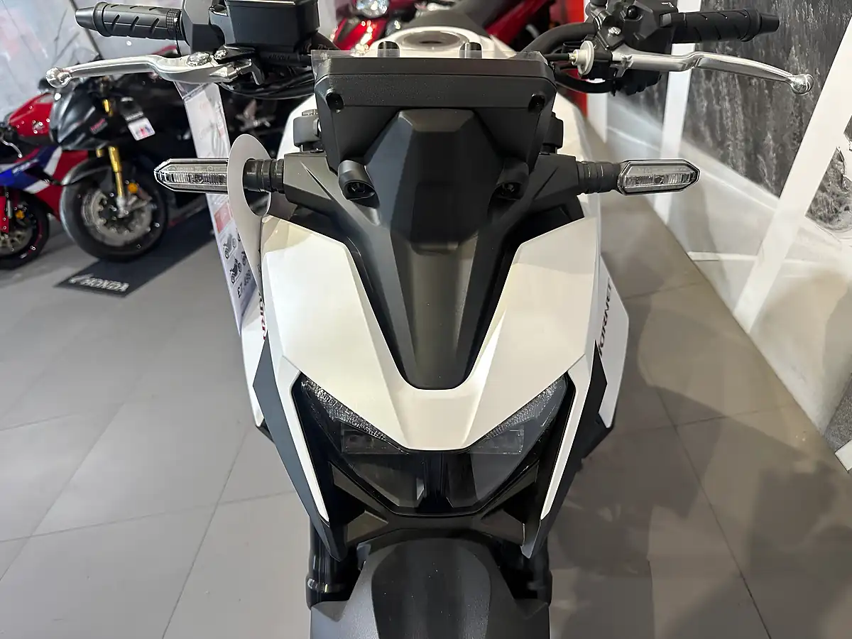Used Honda CB750 Hornet White - Interior and Exterior details 9