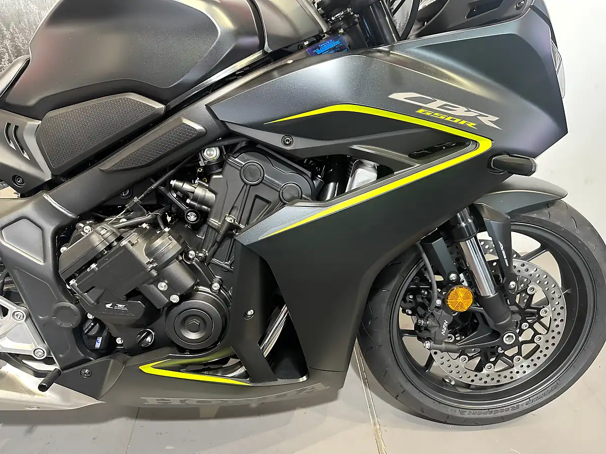 Used Honda CBR650R Black - Interior and Exterior details 10