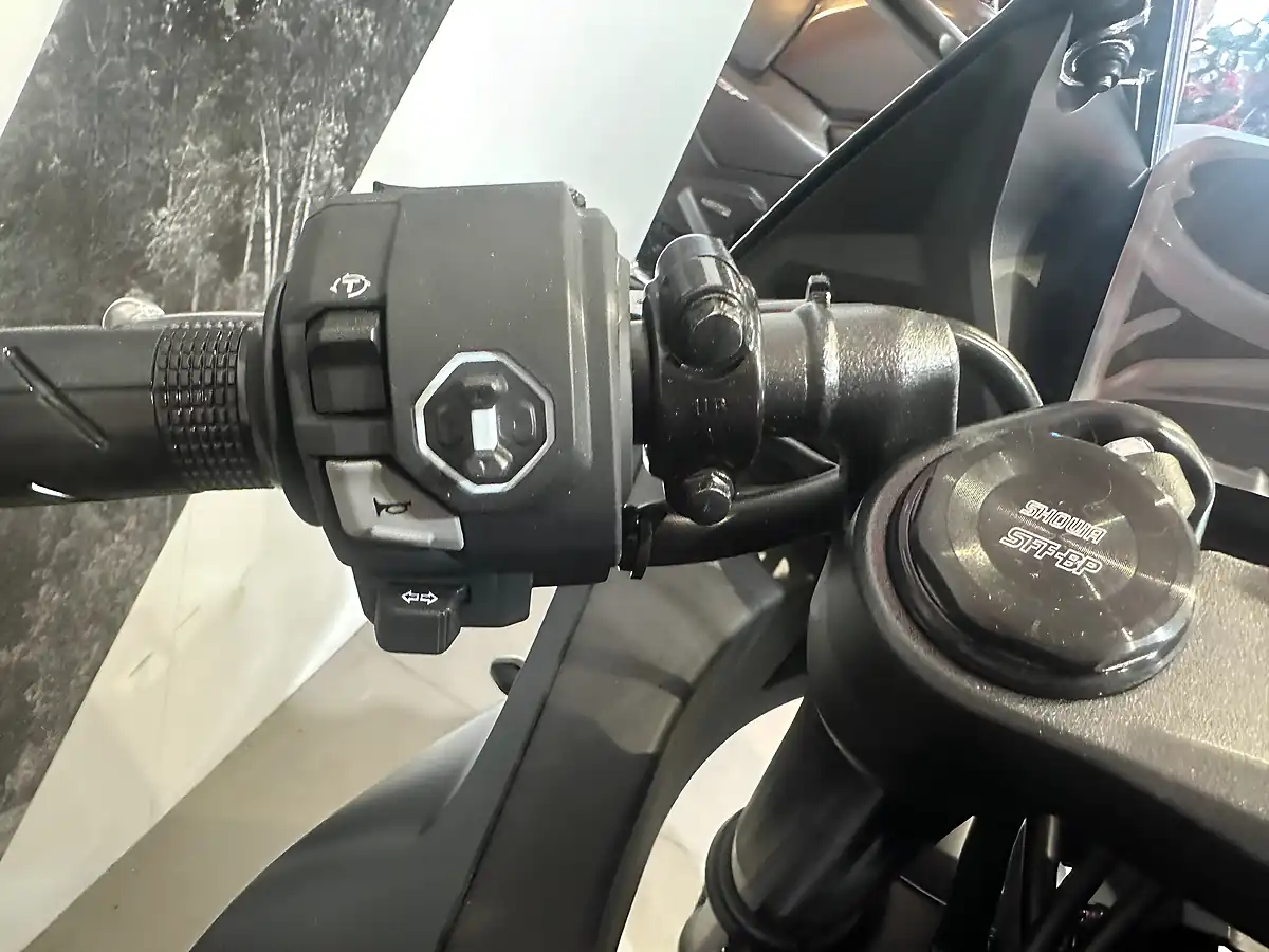 Used Honda CBR650R Black - Interior and Exterior details 16