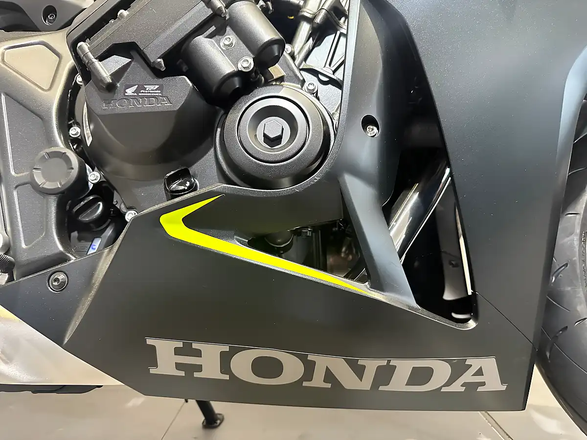 Used Honda CBR650R Black - Interior and Exterior details 7