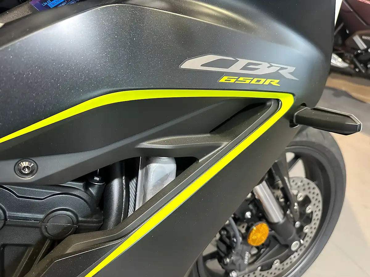 Used Honda CBR650R Black - Interior and Exterior details 9