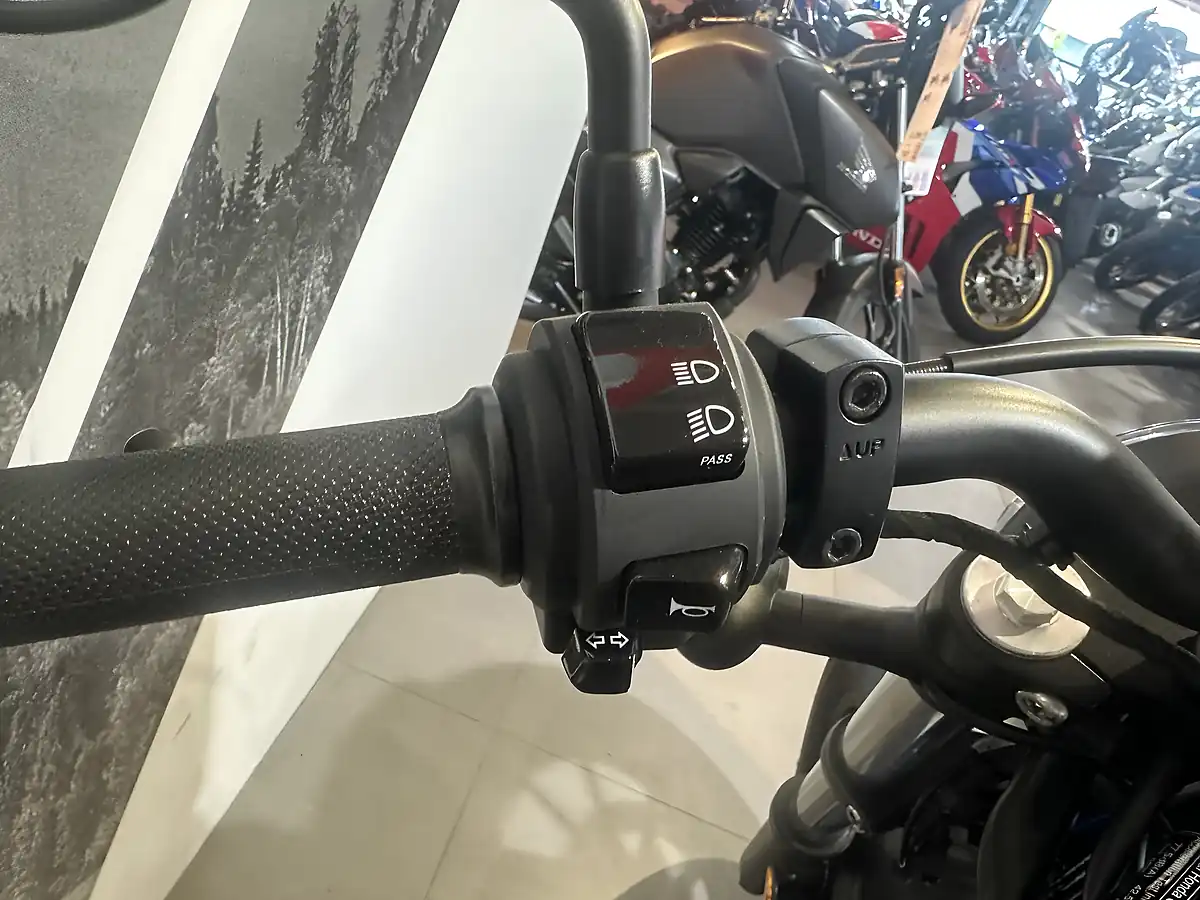 Used Honda CMX500 Rebel Green - Interior and Exterior details 12