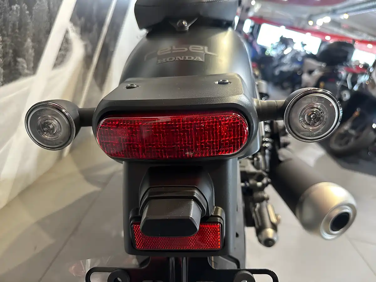 Used Honda CMX500 Rebel Green - Interior and Exterior details 14