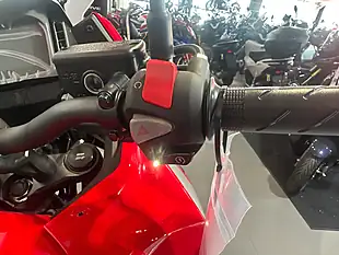 Used Honda NX500 Red - Interior and Exterior details 11