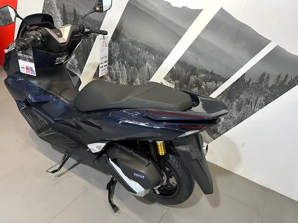 Used Honda Pcx 125 Blue - Interior and Exterior details 11