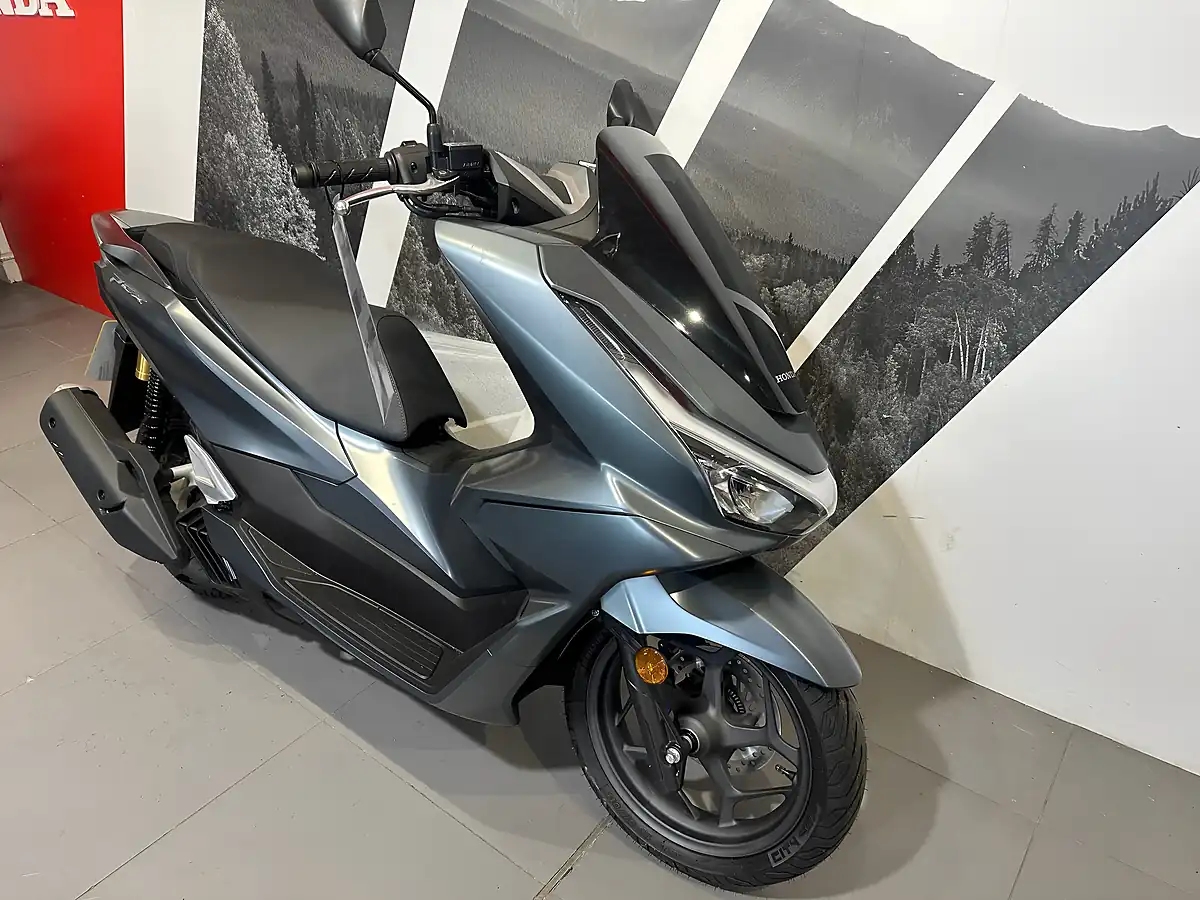 Used Honda Pcx 125 Grey - Interior and Exterior details 2