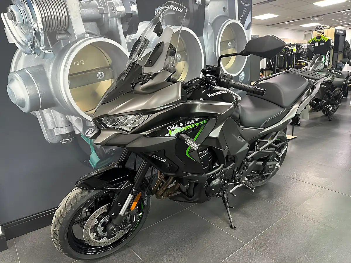 Used Kawasaki Versys 1100 Adventure Black - Interior and Exterior details 10