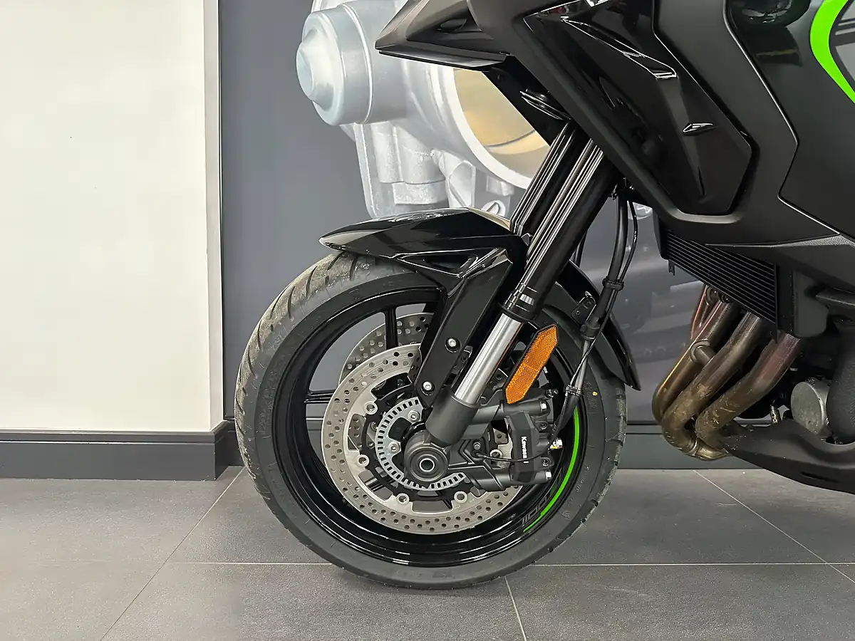 Used Kawasaki Versys 1100 Adventure Black - Interior and Exterior details 11
