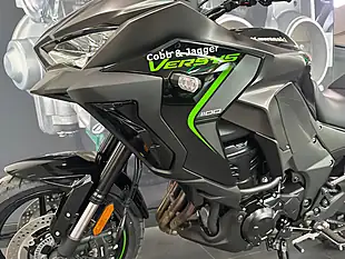 Used Kawasaki Versys 1100 Adventure Black - Interior and Exterior details 12